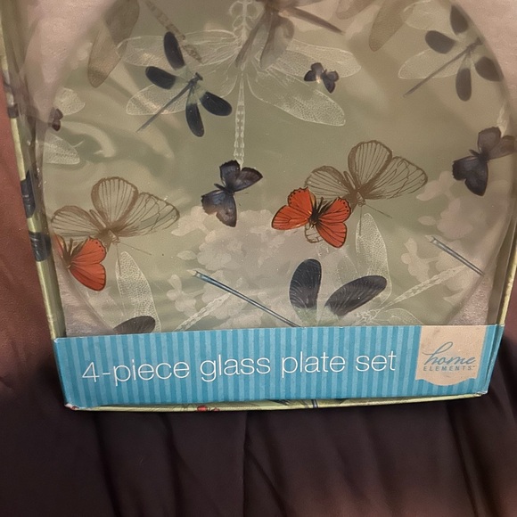 Home Elements 4 Piece Butterfly Glass Plates - Picture 4 of 5